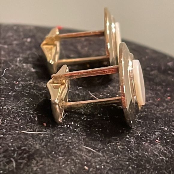 Vintage MCM 1950s oval gold tone & round Mother-of-Pearl whale back cuff links - Picture 10 of 14